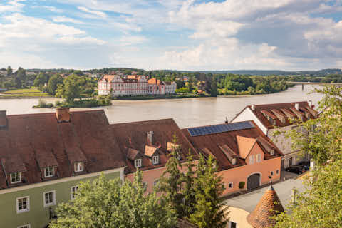 Gemeinde Schärding Bezirk Ried Schlosspark Aussicht Kloster Vornbach (Dirschl Johann) Österreich RI